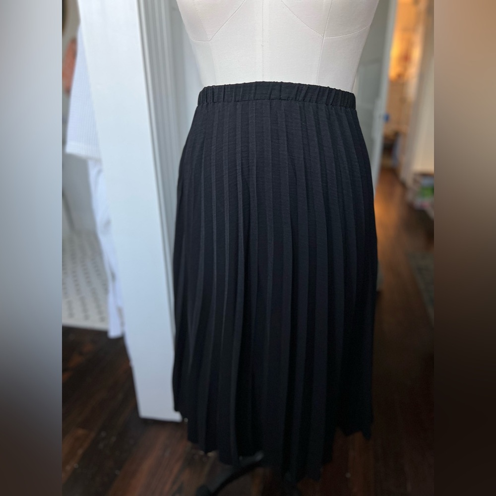 Pleated midi skirt